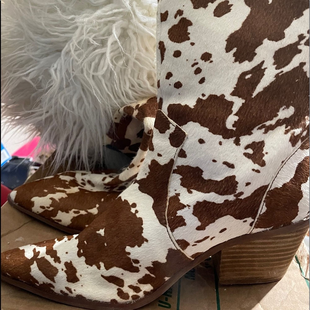 Brown cow print cowgirl boots 9.5 Women’s